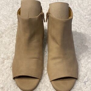 womens Natural Soul beige open toe zipper heeled sandals size 7.5